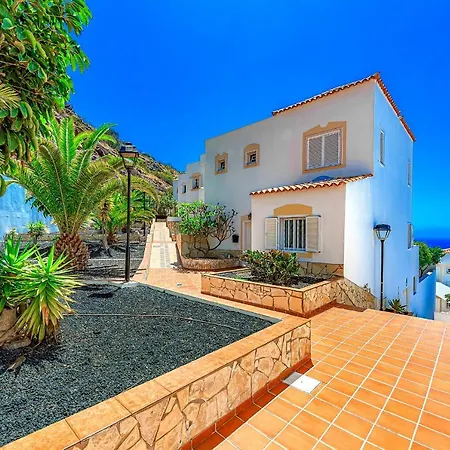 Spacious 2 Bedroom Tenerife South Apartment Costa Adeje (Tenerife)