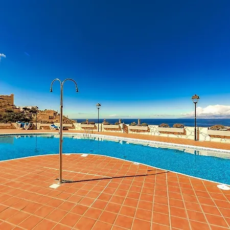 Spacious 2 Bedroom Tenerife South Apartment