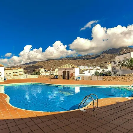 Spacious 2 Bedroom Tenerife South *