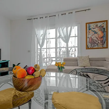 Spacious 2 Bedroom Tenerife South Apartment *