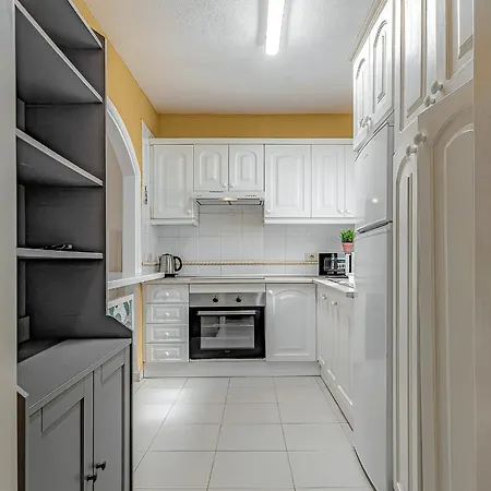 Spacious 2 Bedroom Tenerife South
