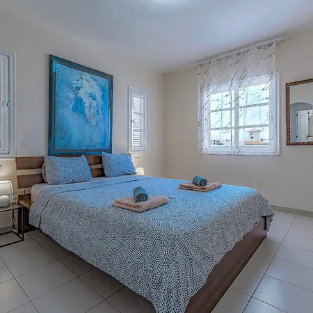 Spacious 2 Bedroom Tenerife South Apartment