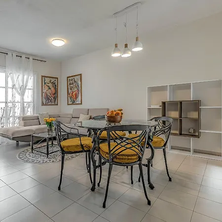 Spacious 2 Bedroom Tenerife South Apartment Costa Adeje (Tenerife)
