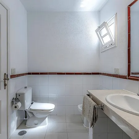 Spacious 2 Bedroom Tenerife South Apartamento Costa Adeje (Tenerife)