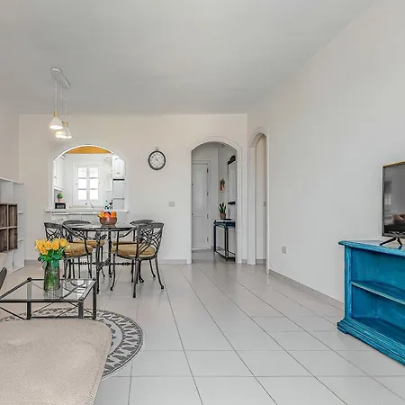 Spacious 2 Bedroom Tenerife South Apartamento