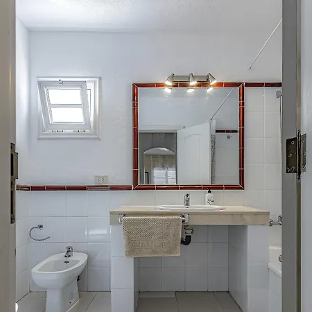 Spacious 2 Bedroom Tenerife South Apartamento *